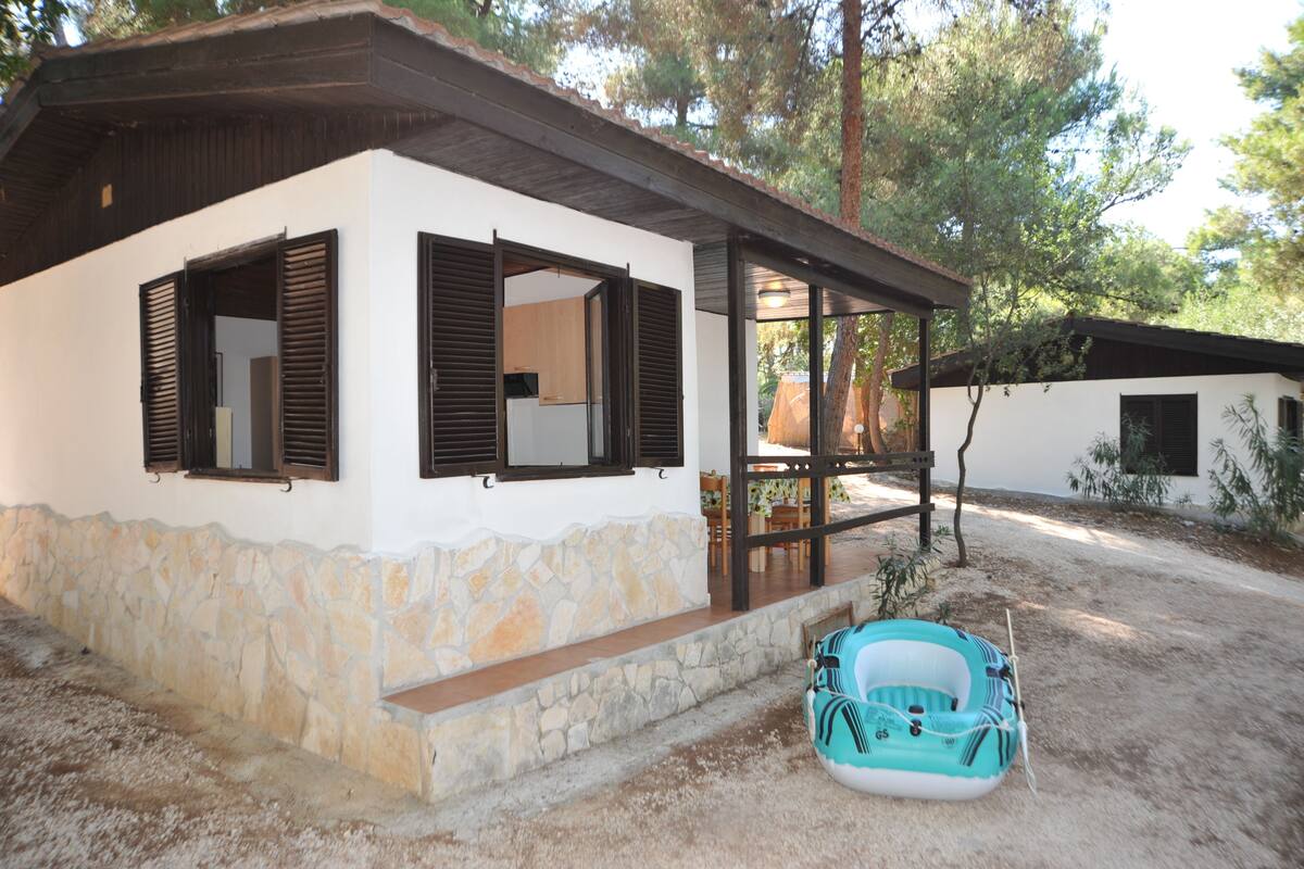 Bungalow económico, 1 habitación, cocineta | Caja de seguridad en la habitación