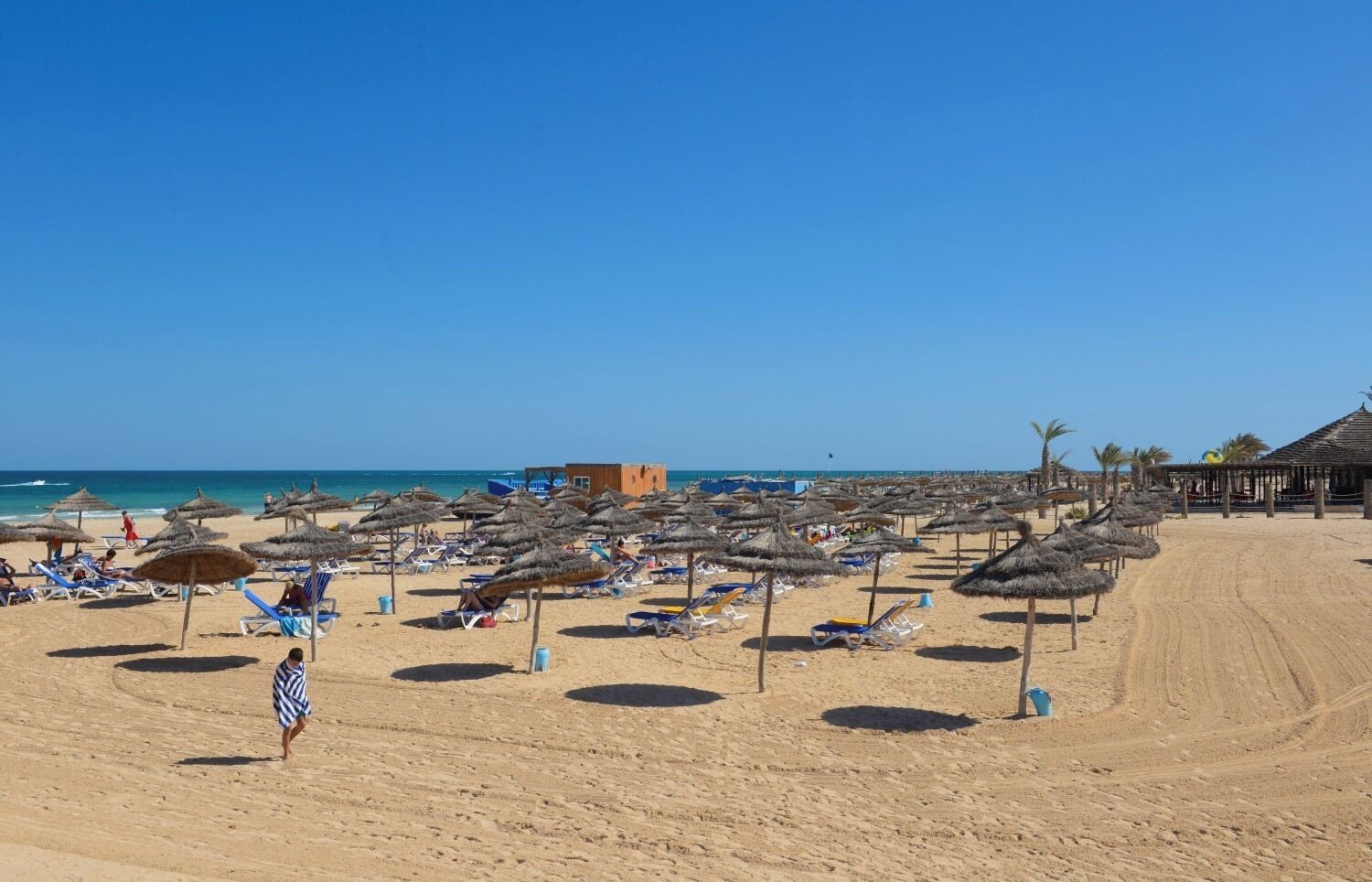 شاطئ خاص، كرة طائرة على الشاطئ