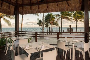 تناول الطعام بالخارج