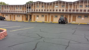 Parking - Hallmark Inn (Cinnaminson)