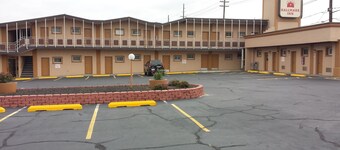 Hallmark Inn