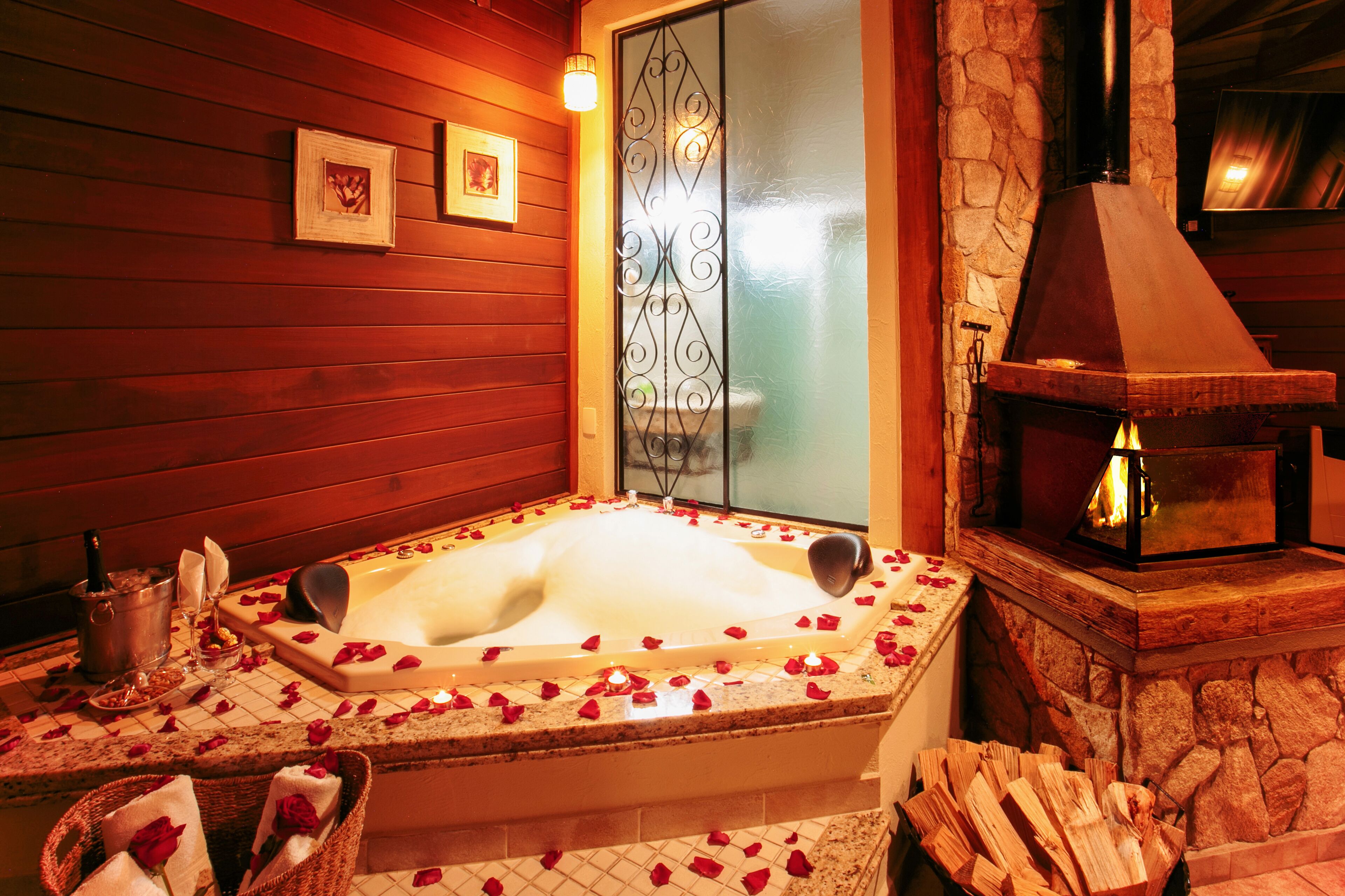 Standaard kamer | Luxe beddengoed, een minibar, individueel gedecoreerd