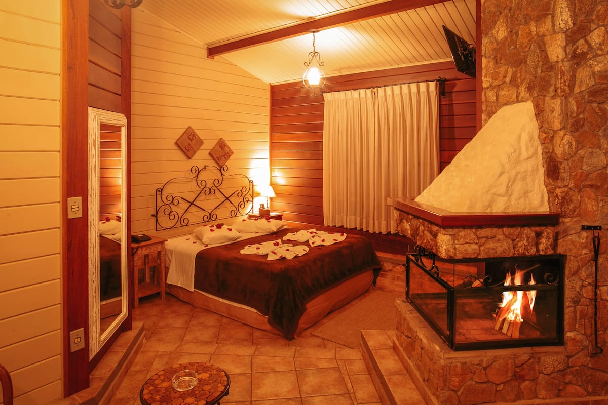 Premium bedding, minibar, individually decorated, individually furnished