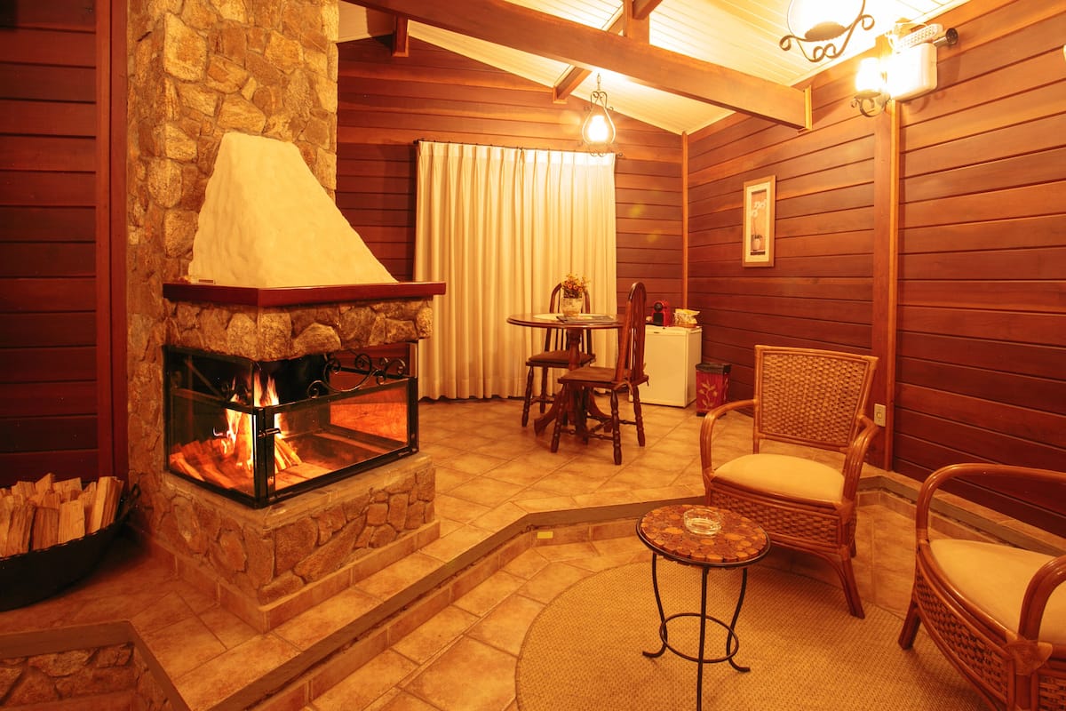 Luxury Chalet, Bathtub | Premium bedding, minibar, individually decorated, individually furnished