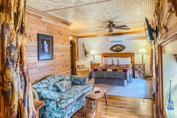 Premium bedding, minibar, desk, soundproofing