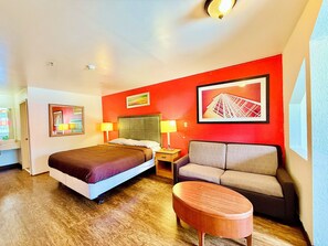 Suite, 1 King-Bett, Nichtraucher | Schreibtisch, Bügeleisen/Bügelbrett, kostenloses WLAN, Bettwäsche