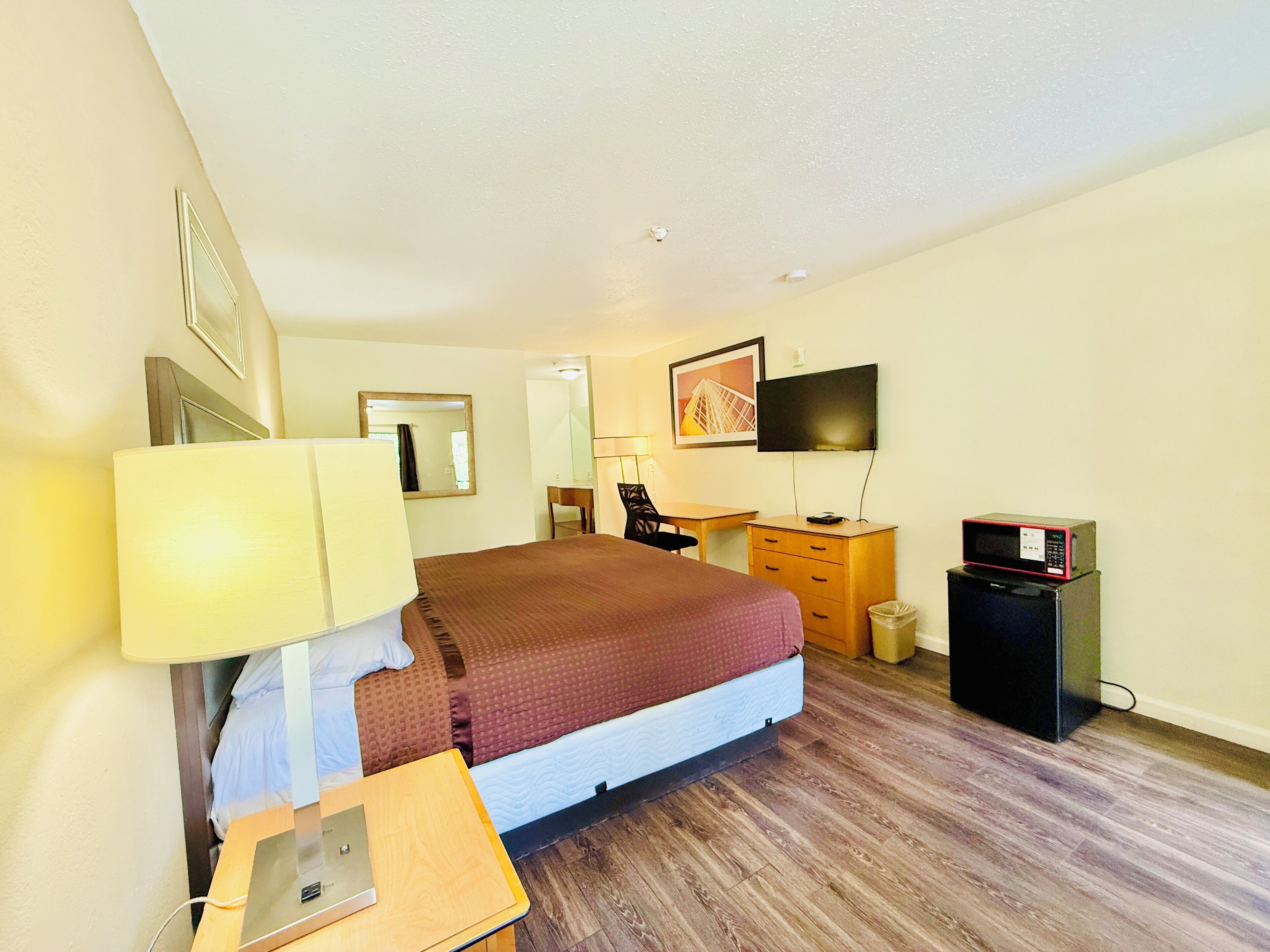 Habitación, 1 cama King size, para no fumadores | Escritorio, tabla de planchar con plancha, wifi gratis y ropa de cama 