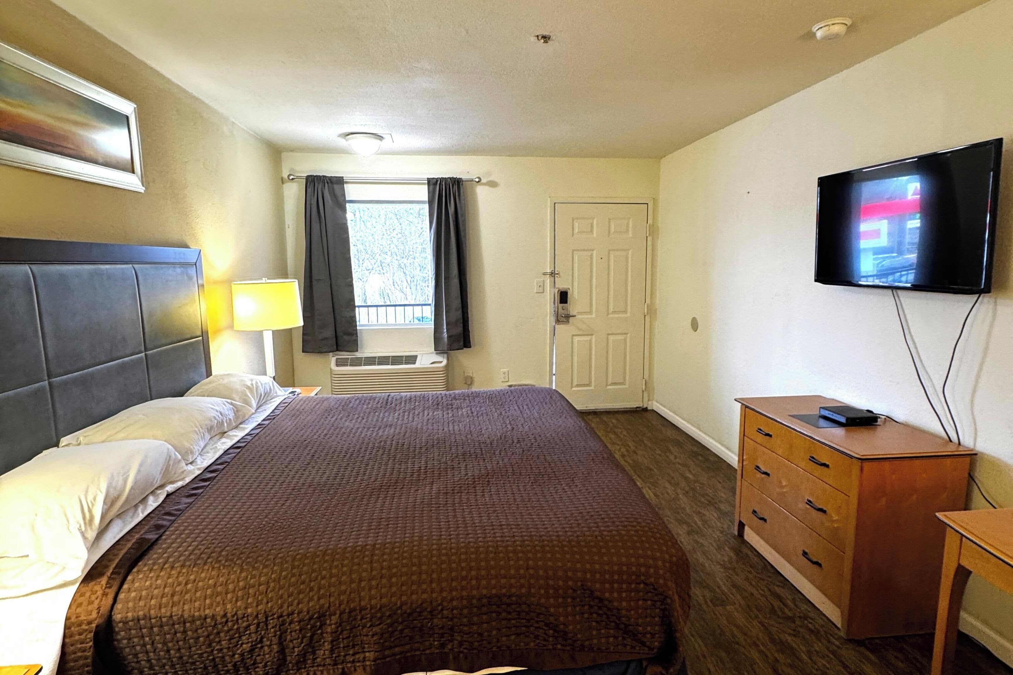 Desk, iron/ironing board, free WiFi, bed sheets