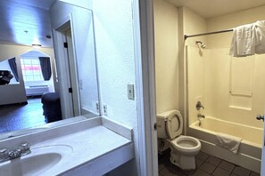 Bathroom - Woodbridge Inn By OYO Rome (Rome)