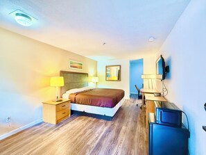 Kamar, 1 Tempat Tidur King, Boleh Merokok | Meja kerja, setrika/meja setrika, Wi-Fi gratis, dan seprai linen