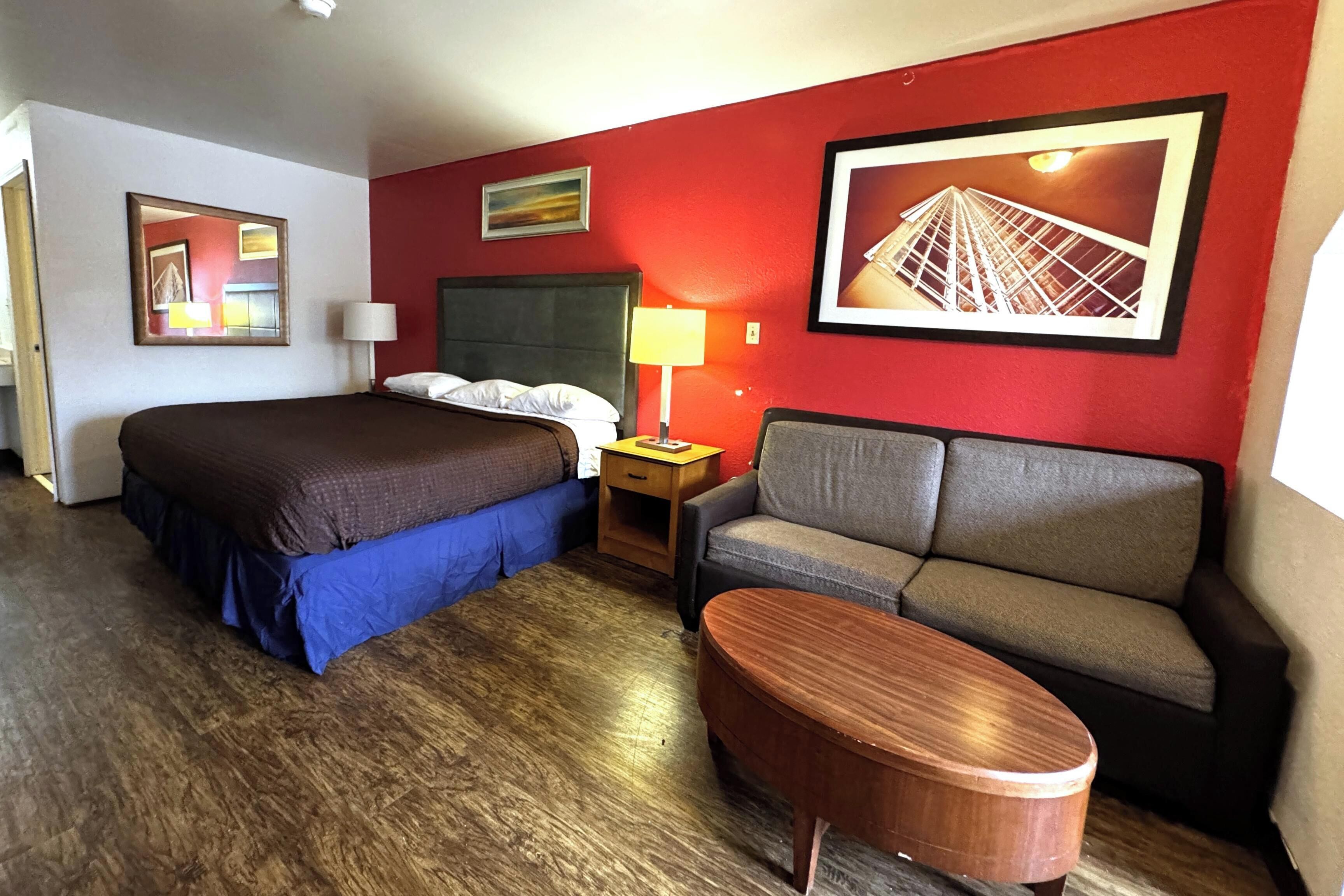 Svit - 1 kingsize-säng - icke-rökare | Skrivbord, strykjärn/strykbräda, gratis wi-fi och sängkläder