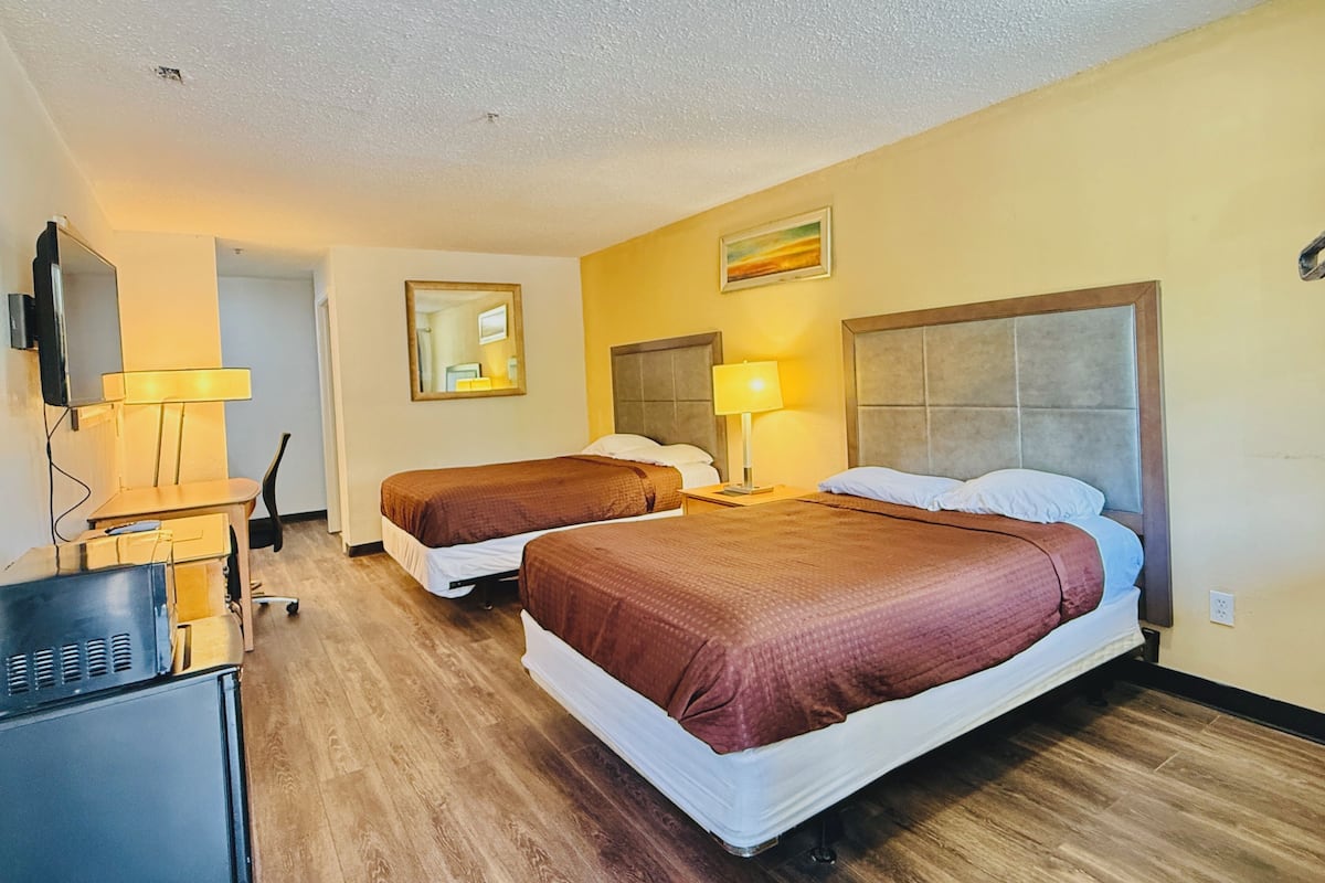 Schreibtisch, Bügeleisen/Bügelbrett, kostenloses WLAN, Bettwäsche