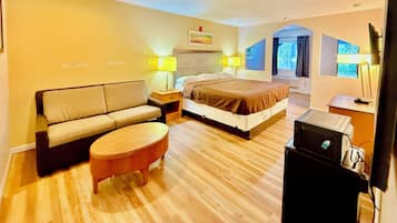 Suite, 1 Tempat Tidur King, Bebas Asap Rokok | Meja kerja, setrika/meja setrika, Wi-Fi gratis, dan seprai linen