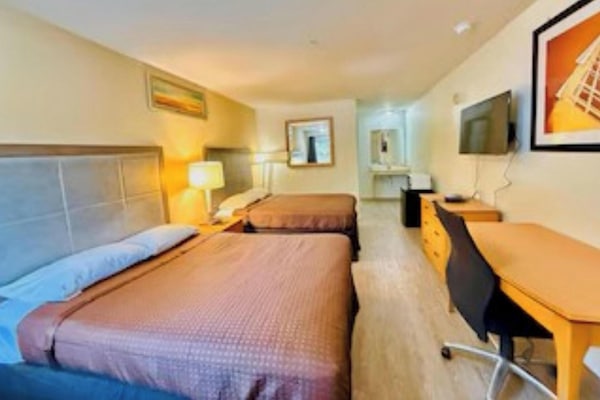 Suite, 2 Double Beds, Smoking | Desk, iron/ironing board (on request), WiFi (free), bed sheets