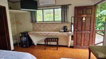 Habitación superior | 1 habitación, caja de seguridad en la habitación y ropa de cama