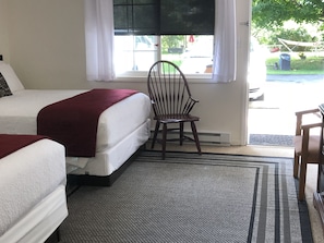 Premium bedding, pillow-top beds, iron/ironing board, free WiFi - The Cardinal Inn (Maggie Valley)