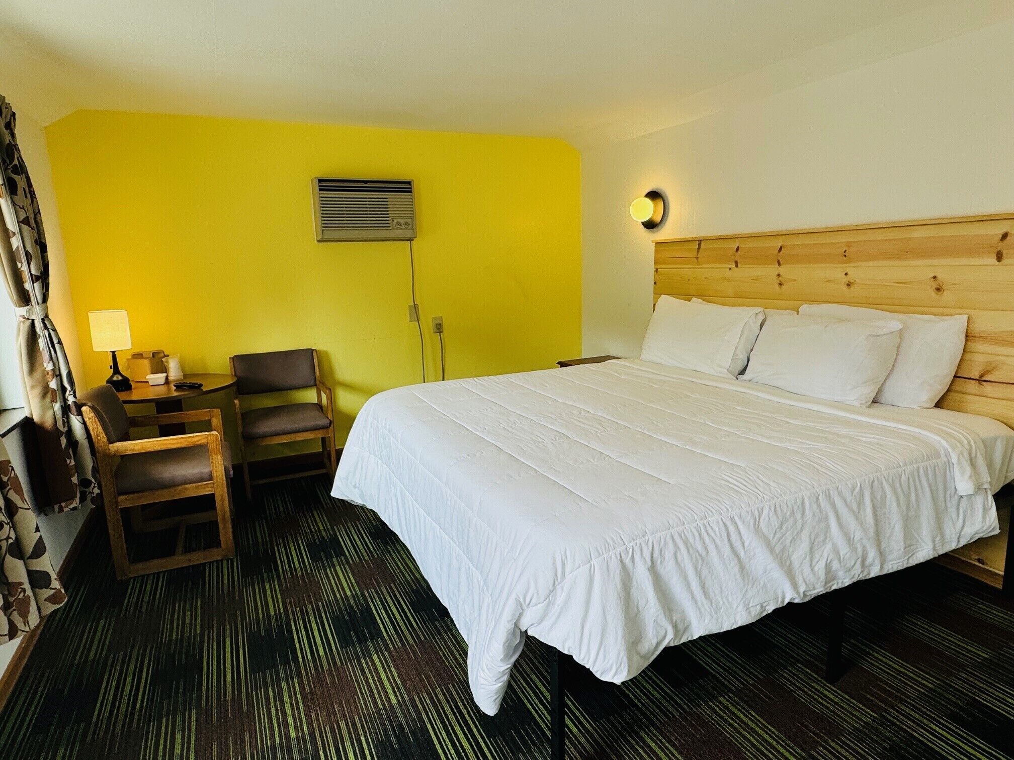 Room, 1 King Bed | Premium bedding, blackout drapes, soundproofing, free WiFi