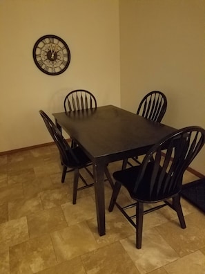 Suite, 3 Bedrooms | In-room dining - Dakota Rose Inn (Underwood)