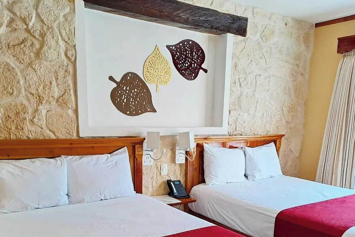 Junior Suite 2 double beds | In-room safe, WiFi (free), bed sheets