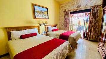 Junior Suite 2 double beds | Coffres-forts dans les chambres, Wi-Fi gratuit, draps fournis