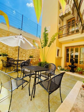 TV connectée de 33 pouces avec chaînes numériques