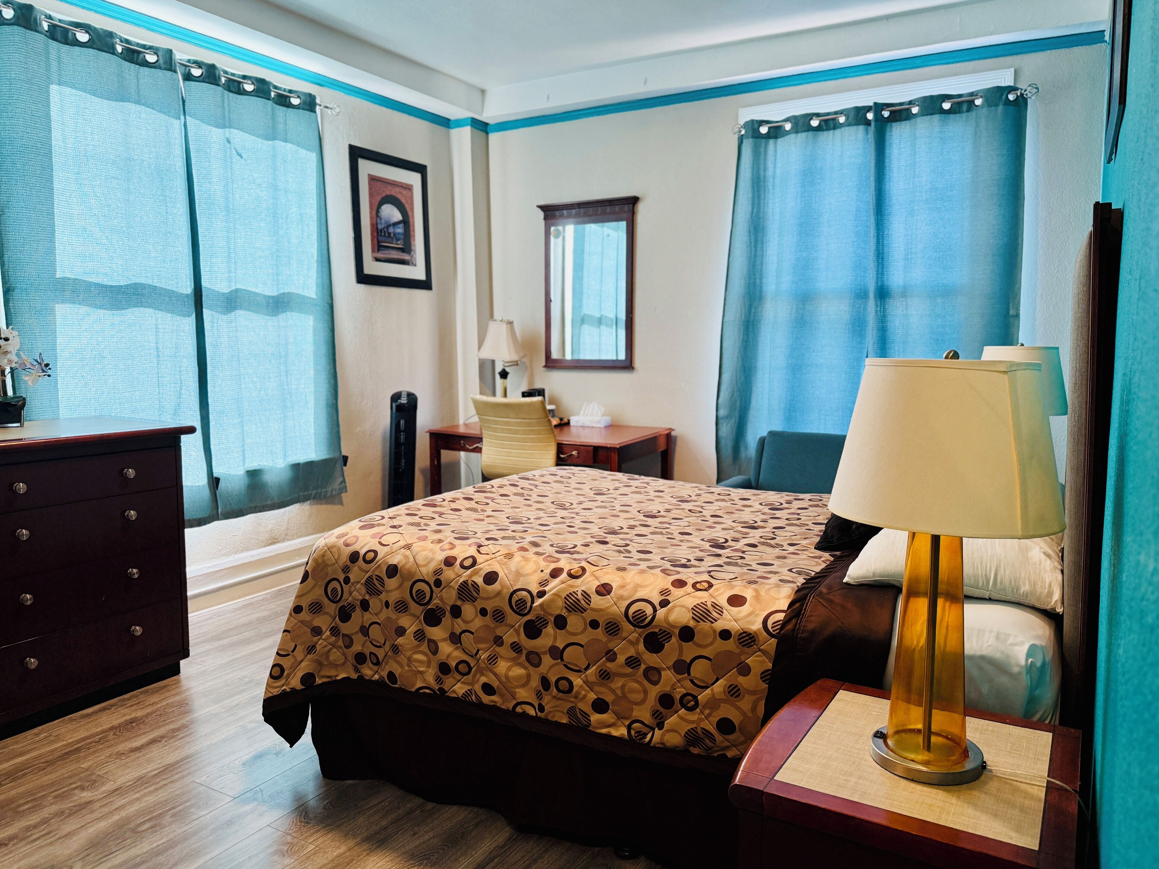 Photo - Admiral Hotel