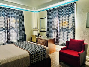 Standard Room, 1 Queen Bed, Private Bathroom | Desk, blackout drapes, free WiFi, bed sheets - Admiral Hotel (San Francisco)