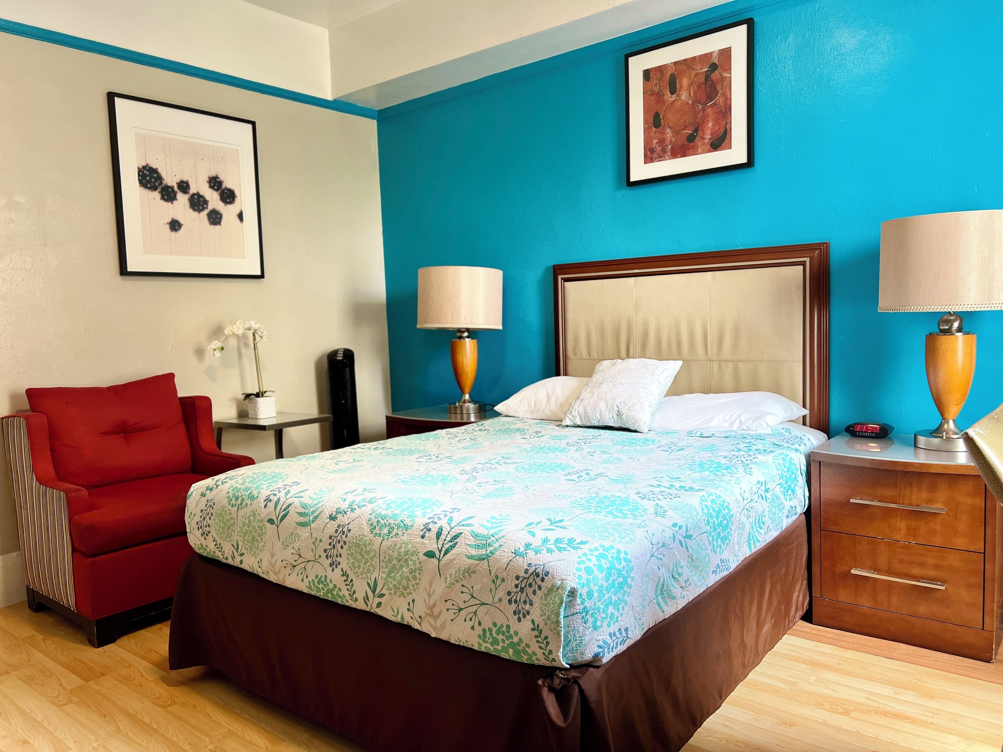 Photo - Admiral Hotel