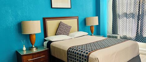 Chambre Standard, 1 grand lit, salle de bain privĂ©e | Bureau, rideaux dâobscurcissement, accĂšs au Wi-Fi (inclus)