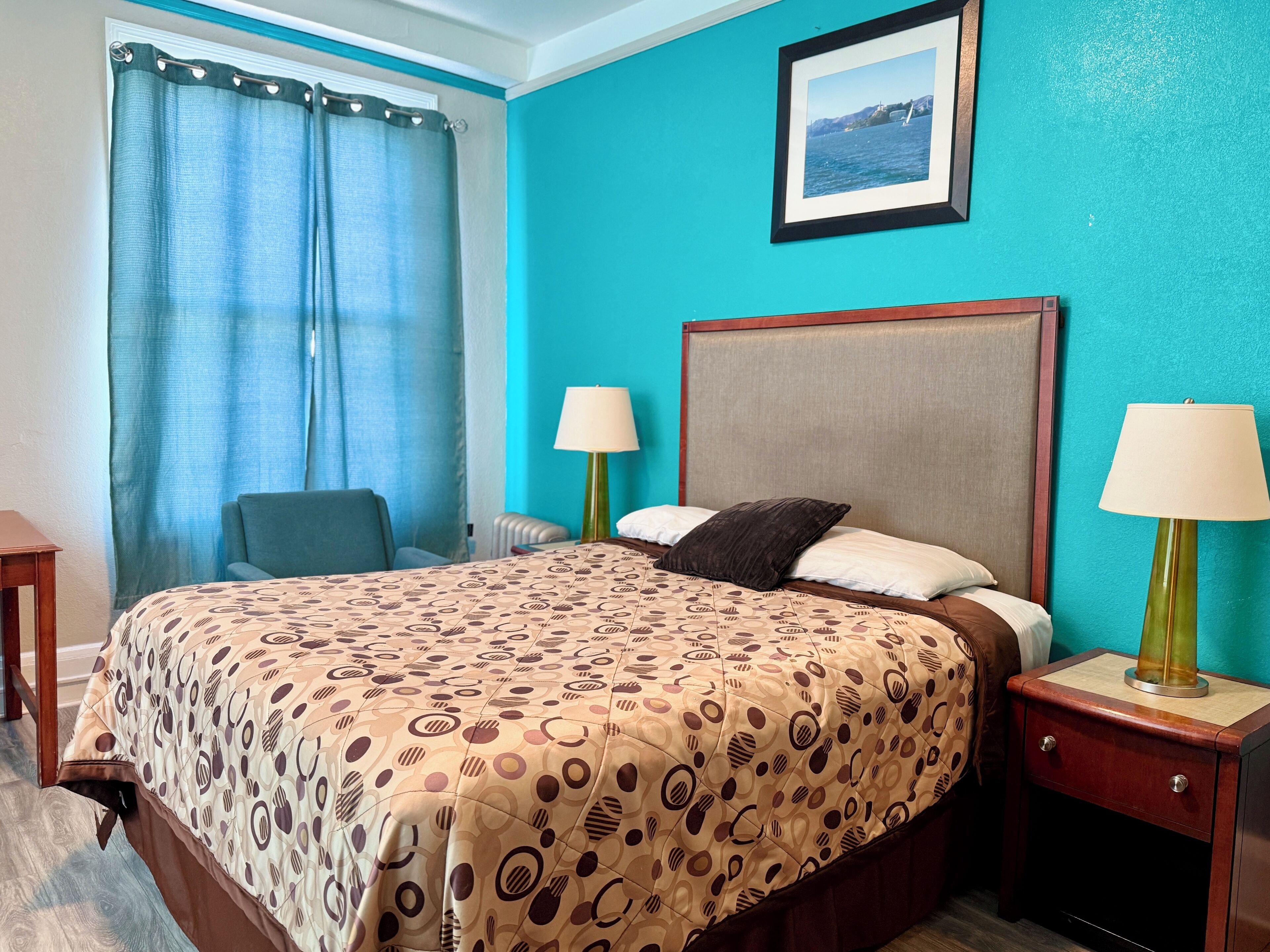 Photo - Admiral Hotel