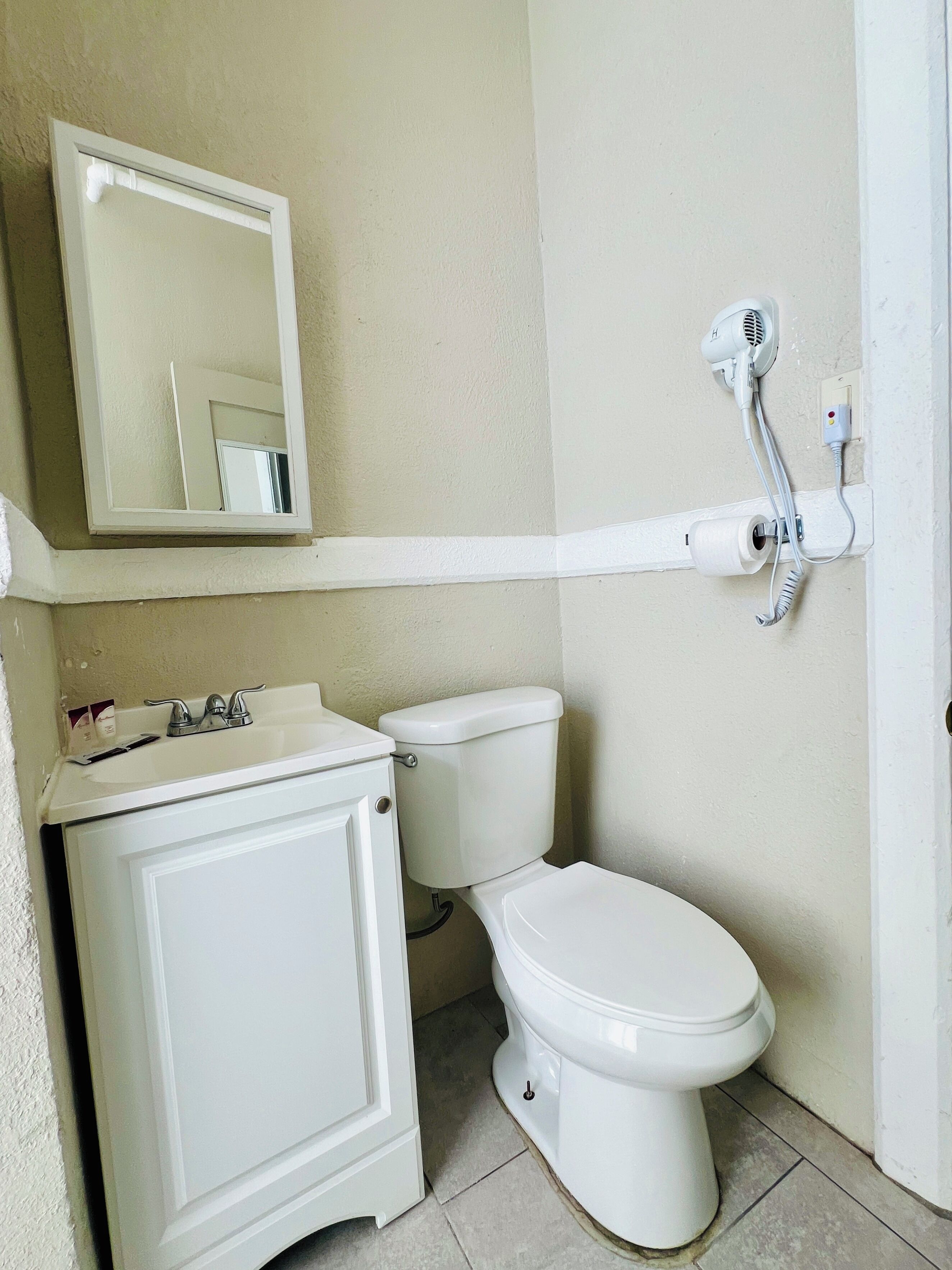 Photo - Admiral Hotel