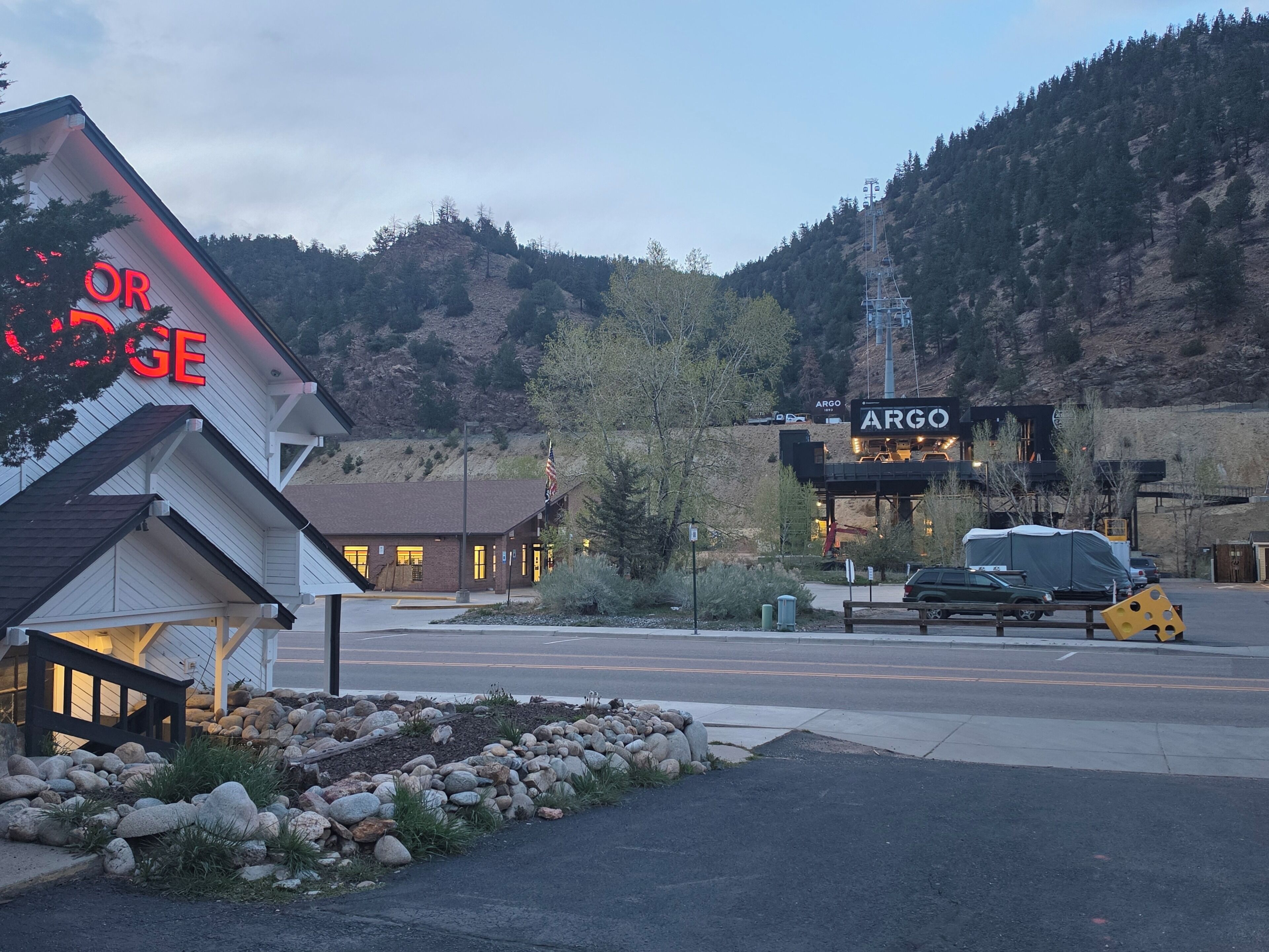 A building with a sign that reads 'ORGE' and another sign for 'ARGO'.