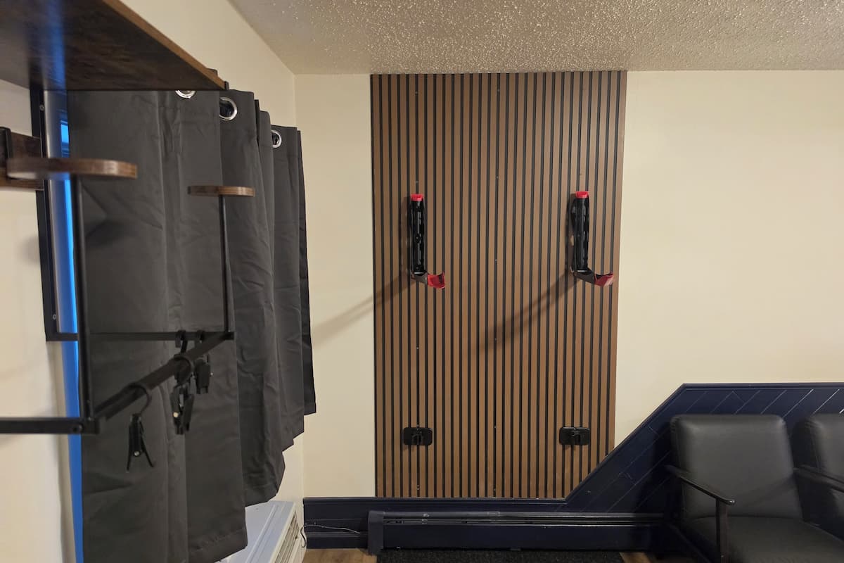 Deluxe Studio, 1 King Bed | Desk, free WiFi, bed sheets