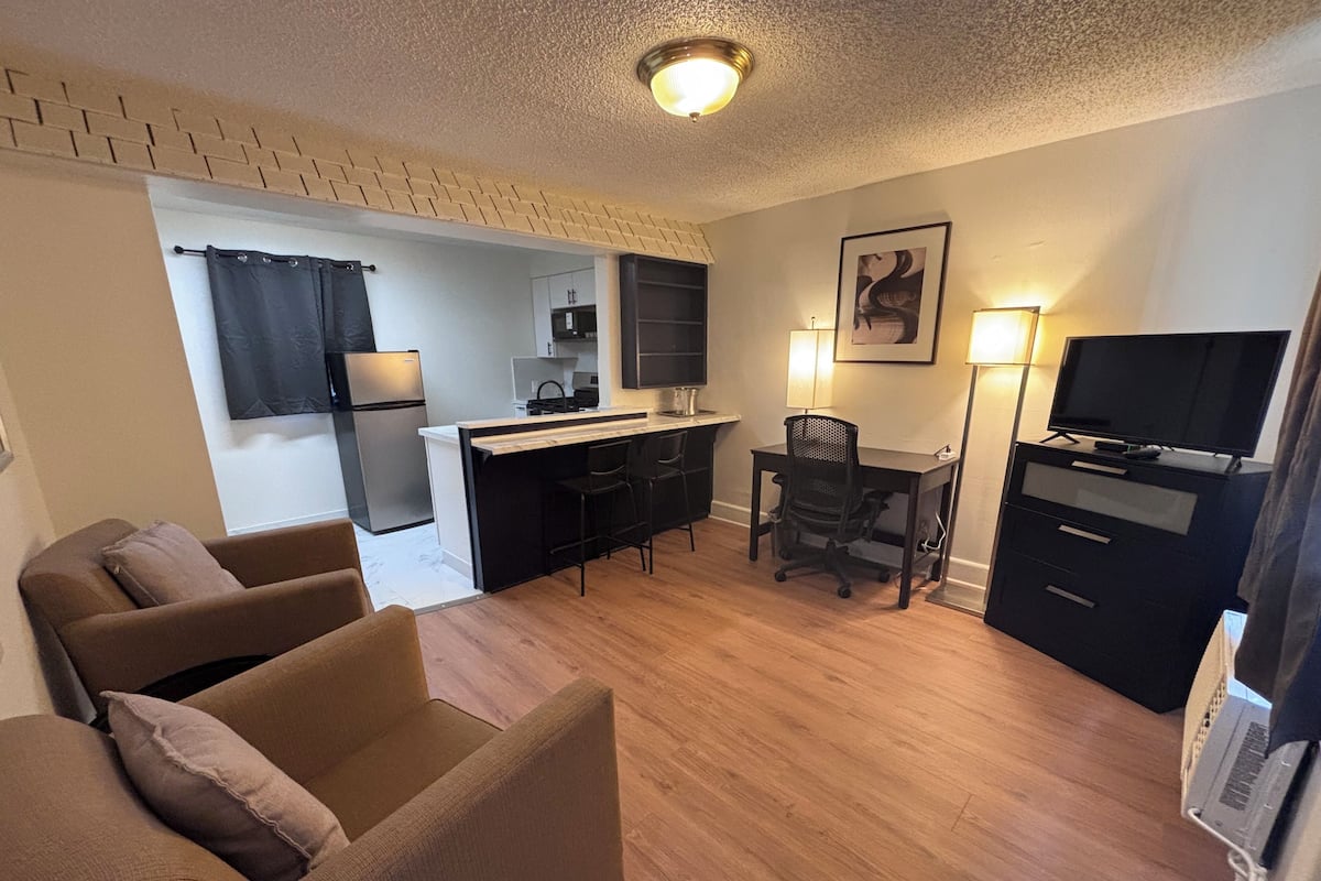 Deluxe Suite, 1 Bedroom | Living area