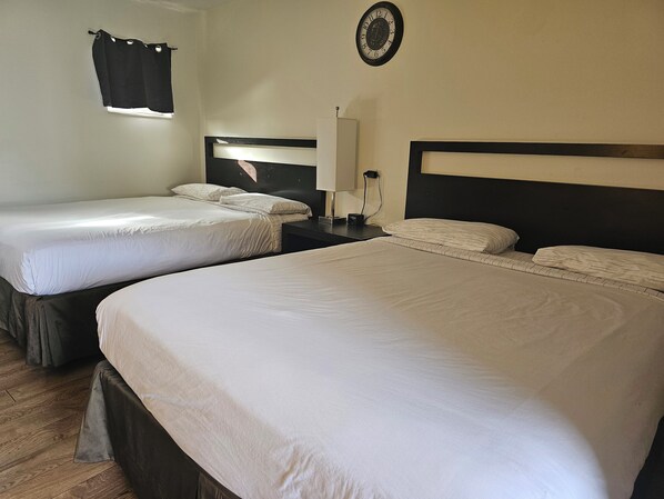 Family Room - H & H Motor Lodge (Idaho Springs)