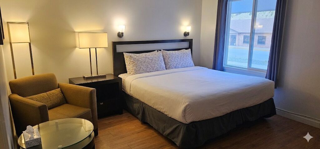 Room, 1 King Bed | Desk, free WiFi, bed sheets
