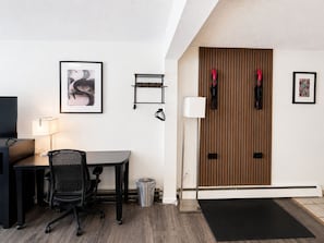 Estudi Deluxe, 1 llit de matrimoni | Escriptori, wifi gratuïta i roba de llit 