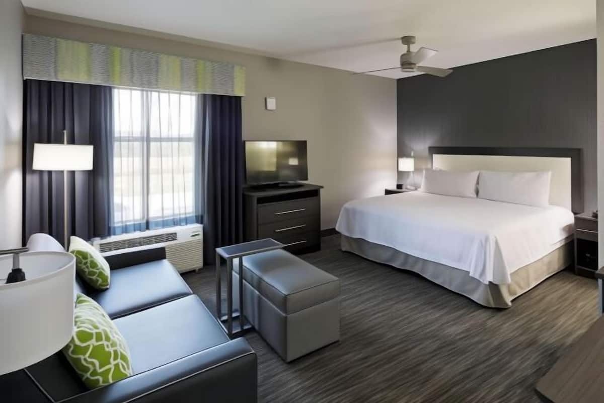 Hypo-allergenic bedding, in-room safe, blackout curtains