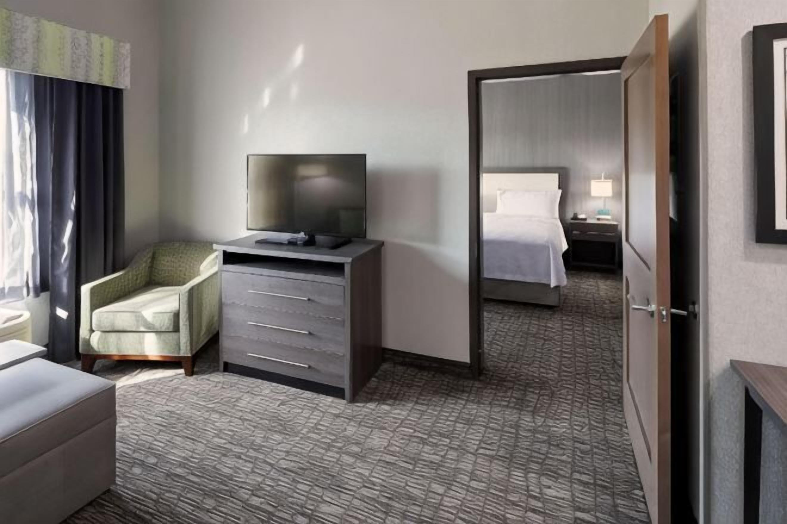 Literie hypoallergénique, coffres-forts dans les chambres