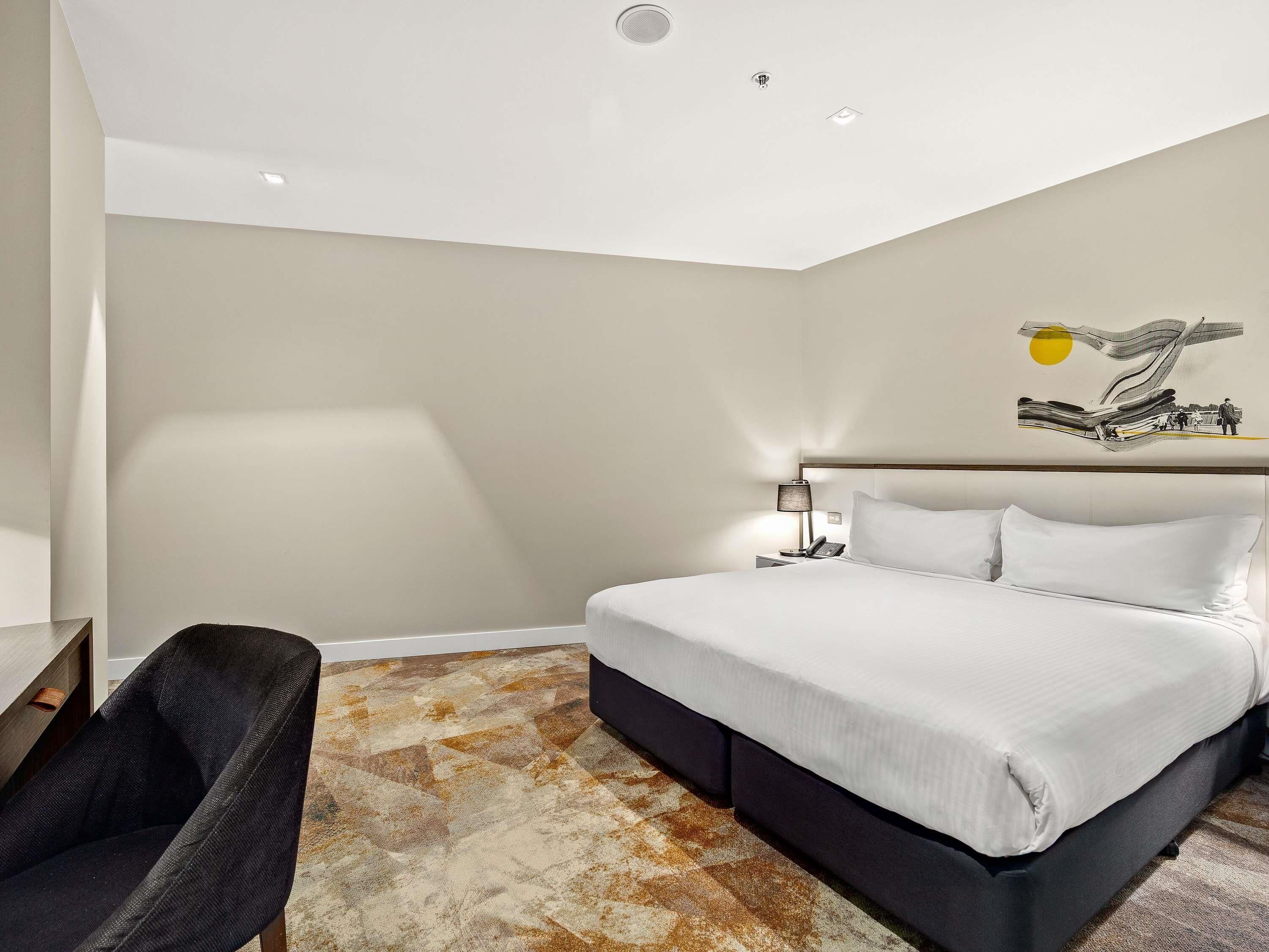 Peppers Petite Queen Room | Premium bedding, pillowtop beds, minibar, in-room safe