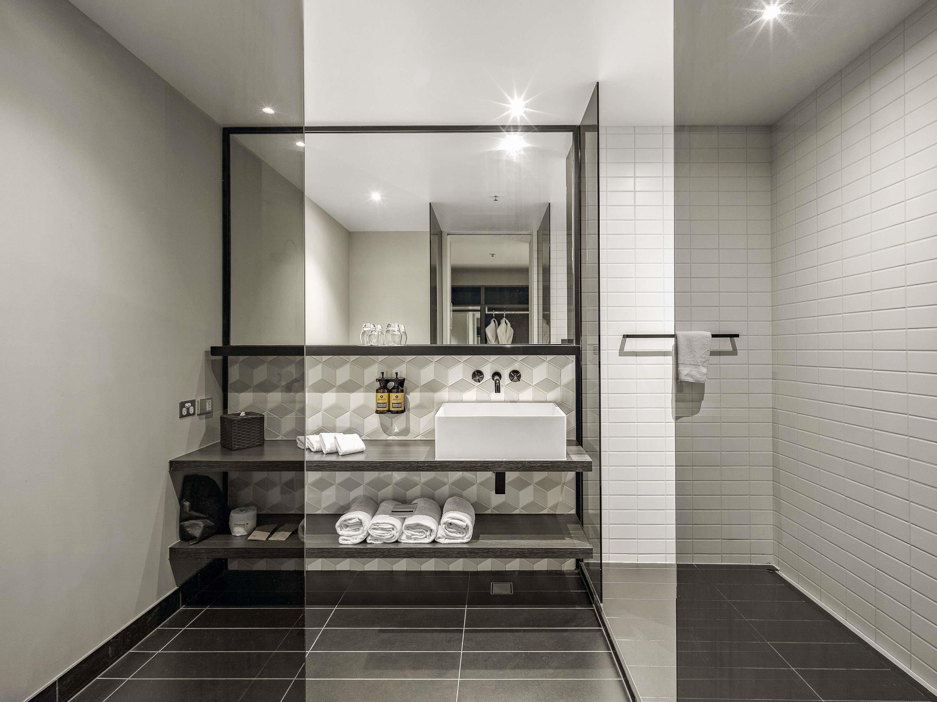 Peppers Queen-Queen Room | Bathroom | Shower, rainfall showerhead, eco-friendly toiletries, hair dryer