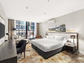 Biancheria da letto di alta qualità, materassi a doppio strato, minibar