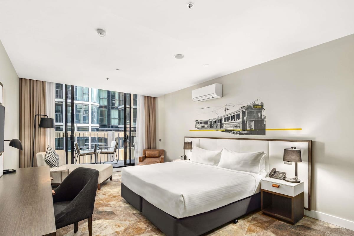 Luxe beddengoed, pillowtop-bedden, een minibar, een kluis op de kamer