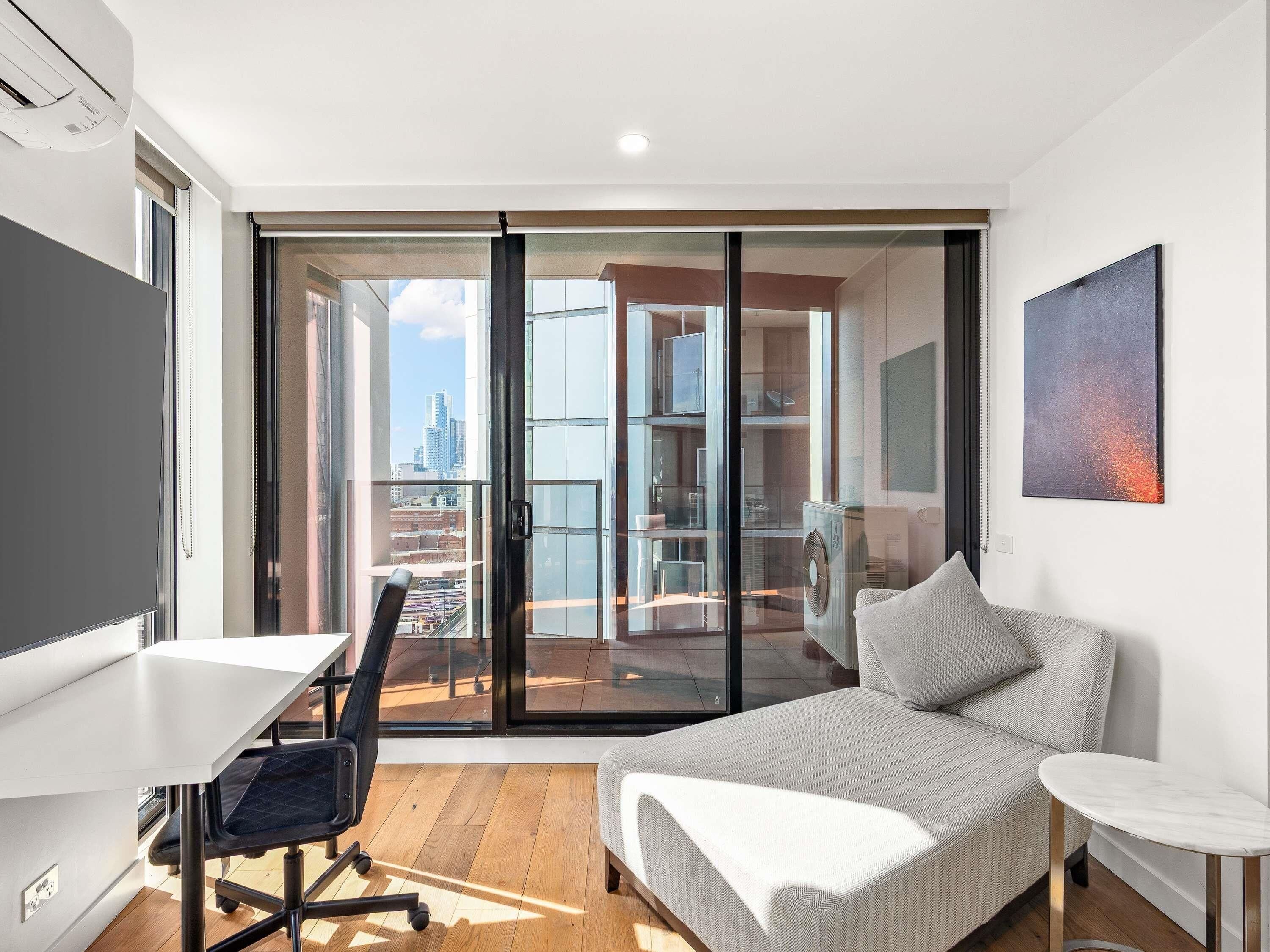 Ropa de cama de alta calidad, colchones con pillow-top y minibar 