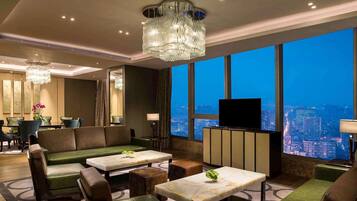 1 bedroom, premium bedding, minibar, in-room safe