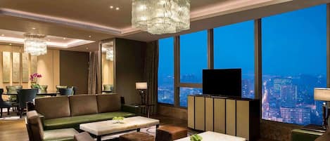 1 bedroom, premium bedding, minibar, in-room safe