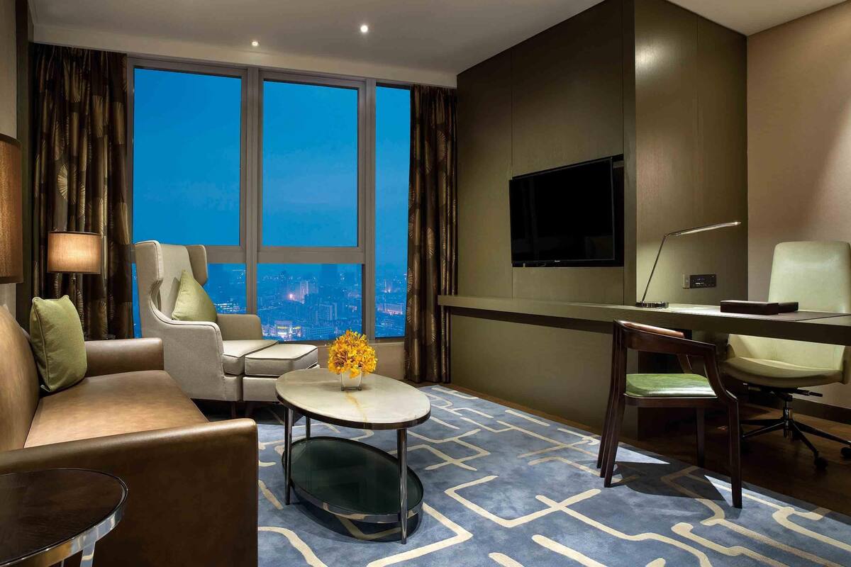 Phòng Suite Club, 1 giường cỡ king, quyền sử dụng Club Lounge, quang cảnh thành phố (Prestige) | 1 phòng ngủ, bộ đồ giường cao cấp, minibar, két bảo mật tại phòng
