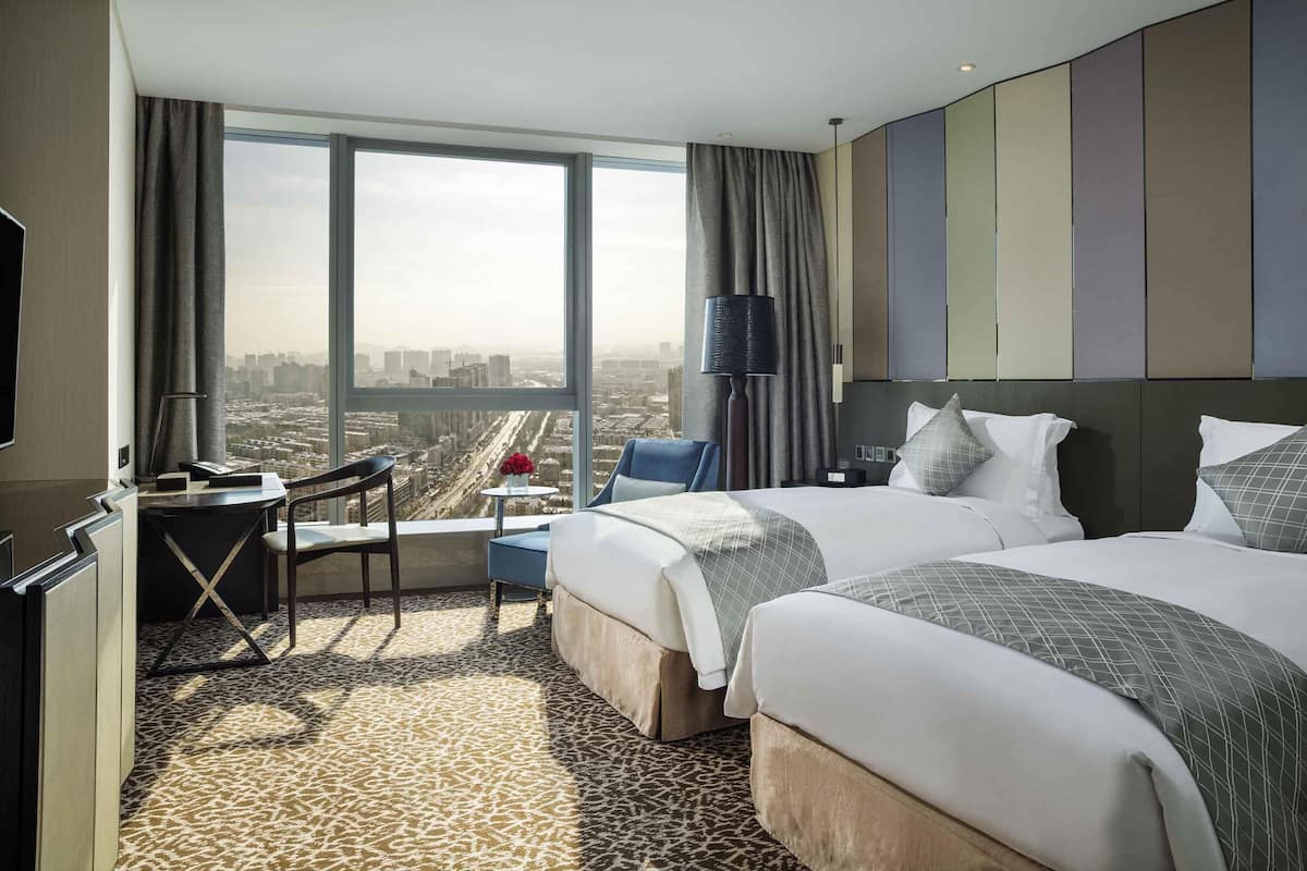 Superior-rum - 2 enkelsängar - utsikt mot staden | 1 sovrum, sängtillbehör av högsta kvalitet och minibar