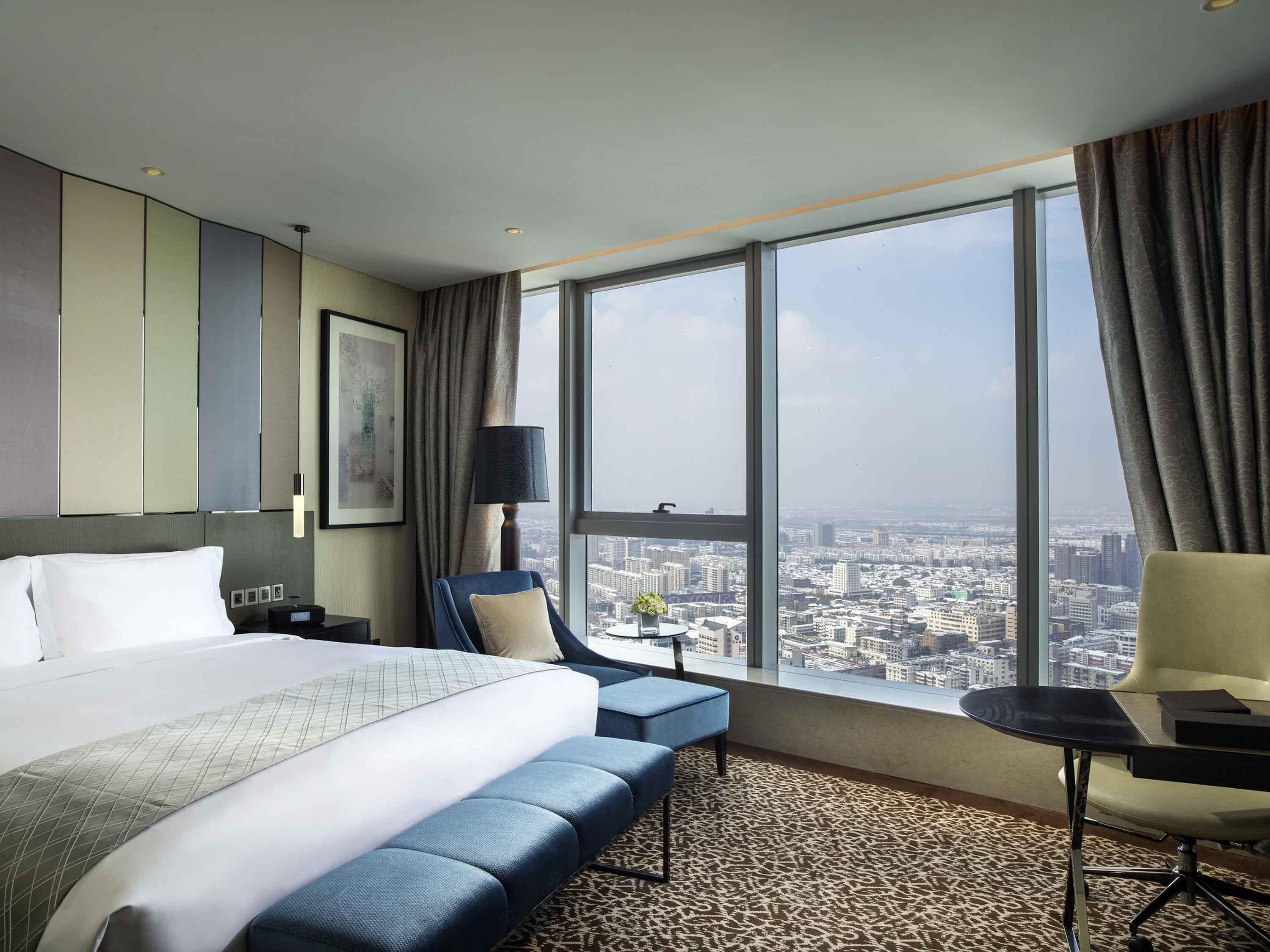 Superior Room, 1 King Bed, City View