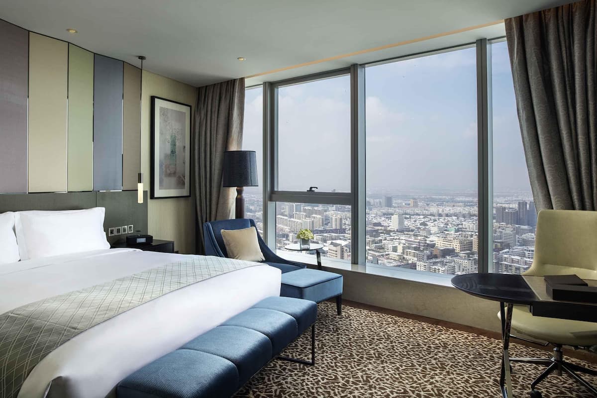 Superior Room, 1 King Bed, City View